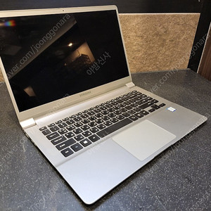 삼성 nt901X5L i5 6세대 노트북 팝니다 얇고 가볍습니다. 택배가능