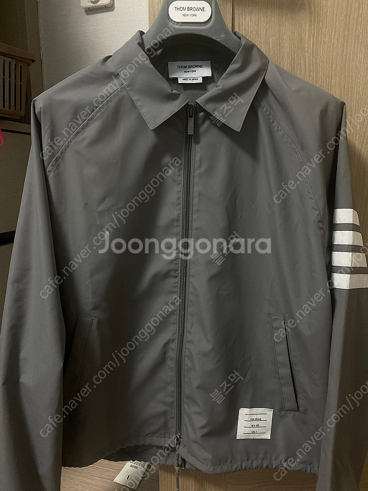 톰브라운 바람막이 판매합니다--1