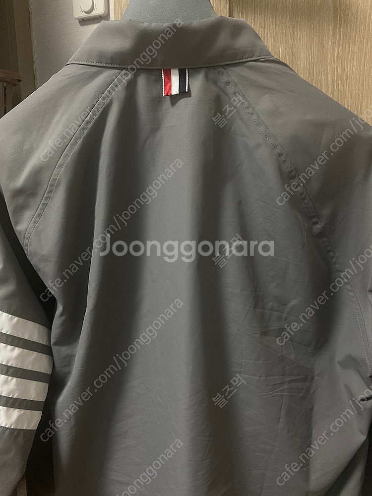 톰브라운 바람막이 판매합니다--5