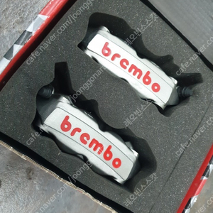 Brembo 브렘보 두카티, BMW 오토바이 모노블럭 M4 캘리퍼 오토바이 100mm 팝니다. (패드 포함입니다.)