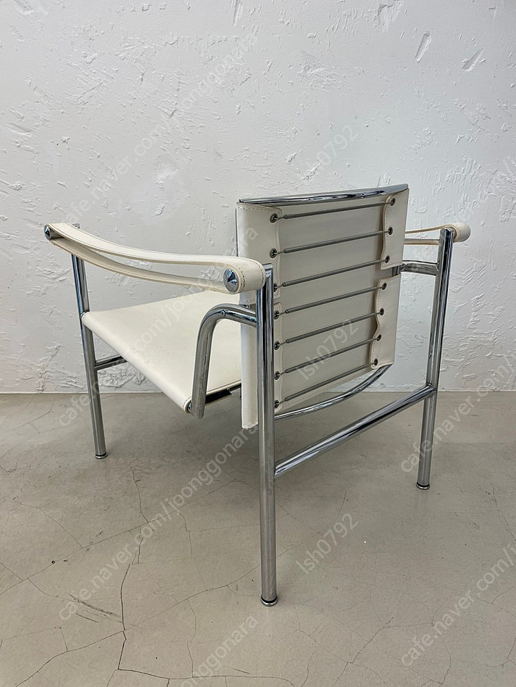 르꼬르뷔지에 LC1 라운지체어 의자 팝니다--1