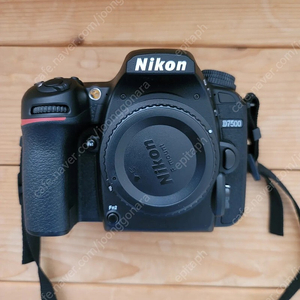 니콘 D7500 거의 새상품급 판매합니다