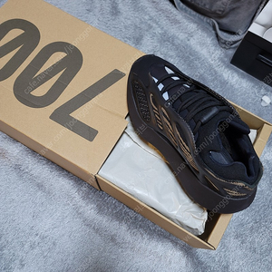 YEEZY 700 새상품