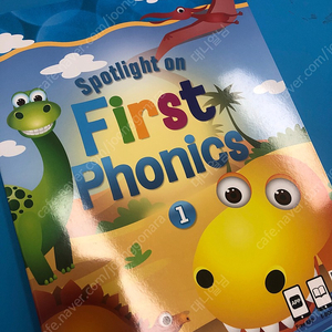 Spotlight on first phonics(student book1)