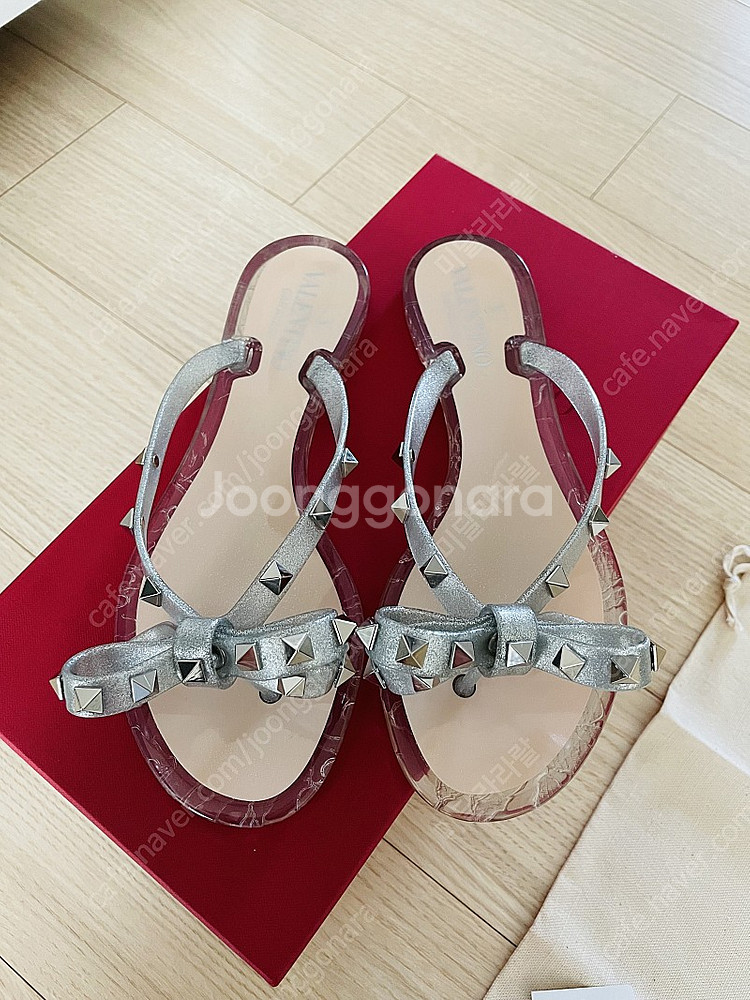 발렌티노 락스터드 쪼리 실버 35 (225)--1