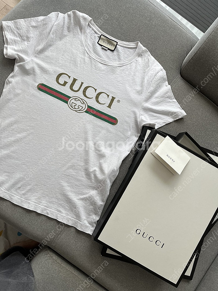 정품 구찌 반팔 띠로고 흰색 팝니다--2