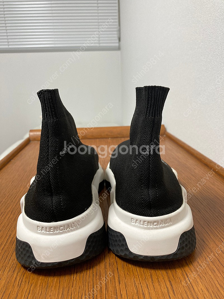 발렌시아가 스피드러너 265 팝니다--1