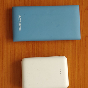 보조 배터리 10,000mAh 2개 팝니다