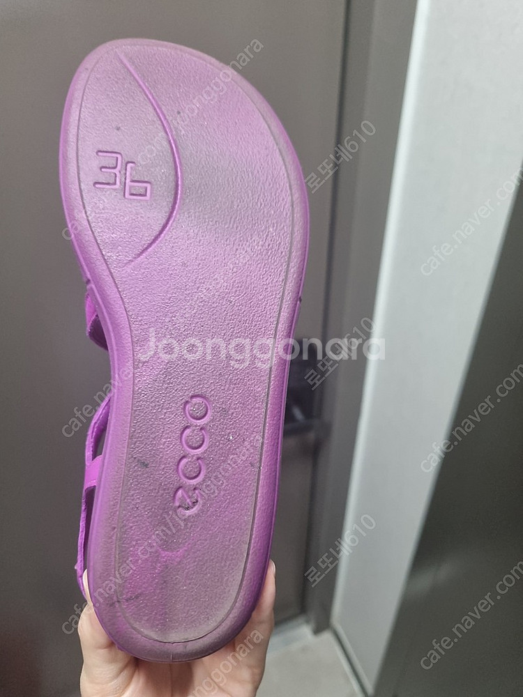 가격인하_에코 ecco 샌들--3