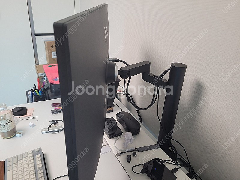 LG 32UN880 모니터 팝니다.--2