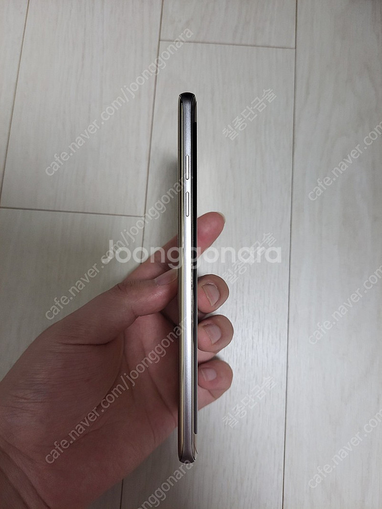 갤럭시노트FE 64GB 골드색상 S급 판매합니다.--2