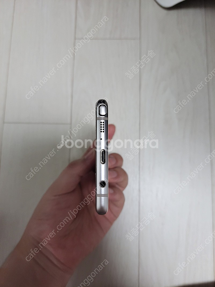 갤럭시노트FE 64GB 골드색상 S급 판매합니다.--4
