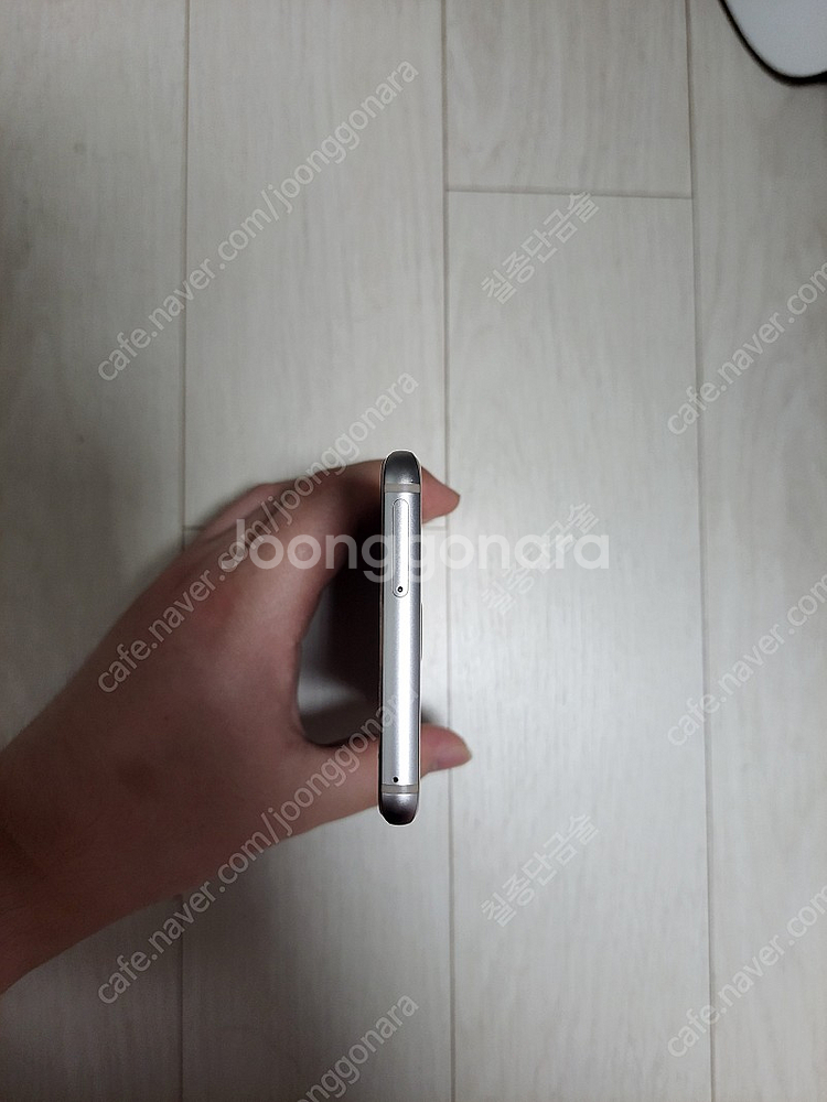 갤럭시노트FE 64GB 골드색상 S급 판매합니다.--5
