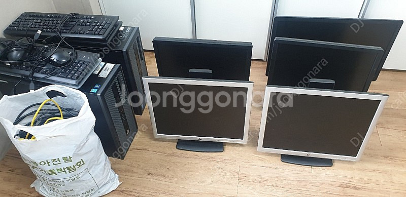 HP 데스크탑 모니터 판매합니다--0