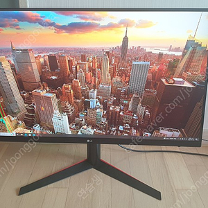 LG 울트라기어 32인치 144Hz 모니터 팝니다.