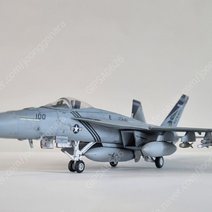 -탑건 출연 전투기- 아카데미 1/72 F/A-18E 프라모델 완성작 팔아요