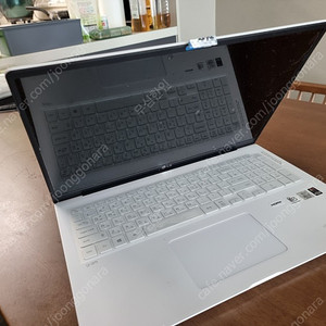 LG 그램 17인치 노트북 팝니다. 17ZD90N-VX70K ( 5번도 안썼습니다.) 겉비닐과 속비닐 그대로 있습니다.