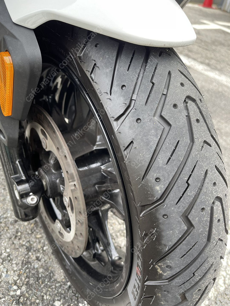 bmw c400gt 22년식 화이트 판매합니다 이미지