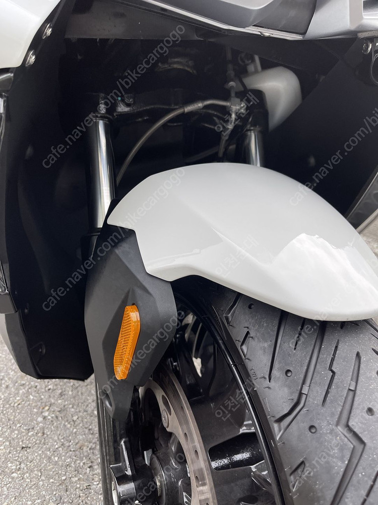 bmw c400gt 22년식 화이트 판매합니다 이미지