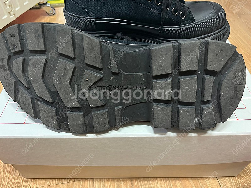 알렉산더맥퀸 트레드슬릭 올검 39.5(250-255)--2