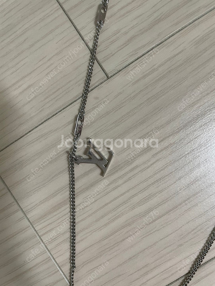 루이비통 참스 목걸이판매합니다--2