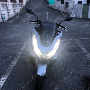 마산에서 PCX125 ABS 21년식 맷그레이 신차급 팝니다