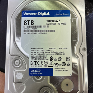 WD BLUE 8테라 WD80EAZZ 모서리 파손 제품 판매합니다. 7만