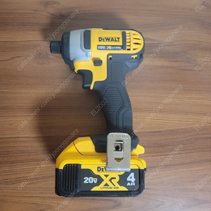 디월트 DCF885 임팩드릴