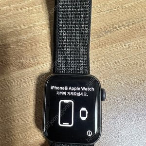 애플워치SE 나이키 스그 40mm GPS 판매합니다. (검정 나이키 스포츠루프)