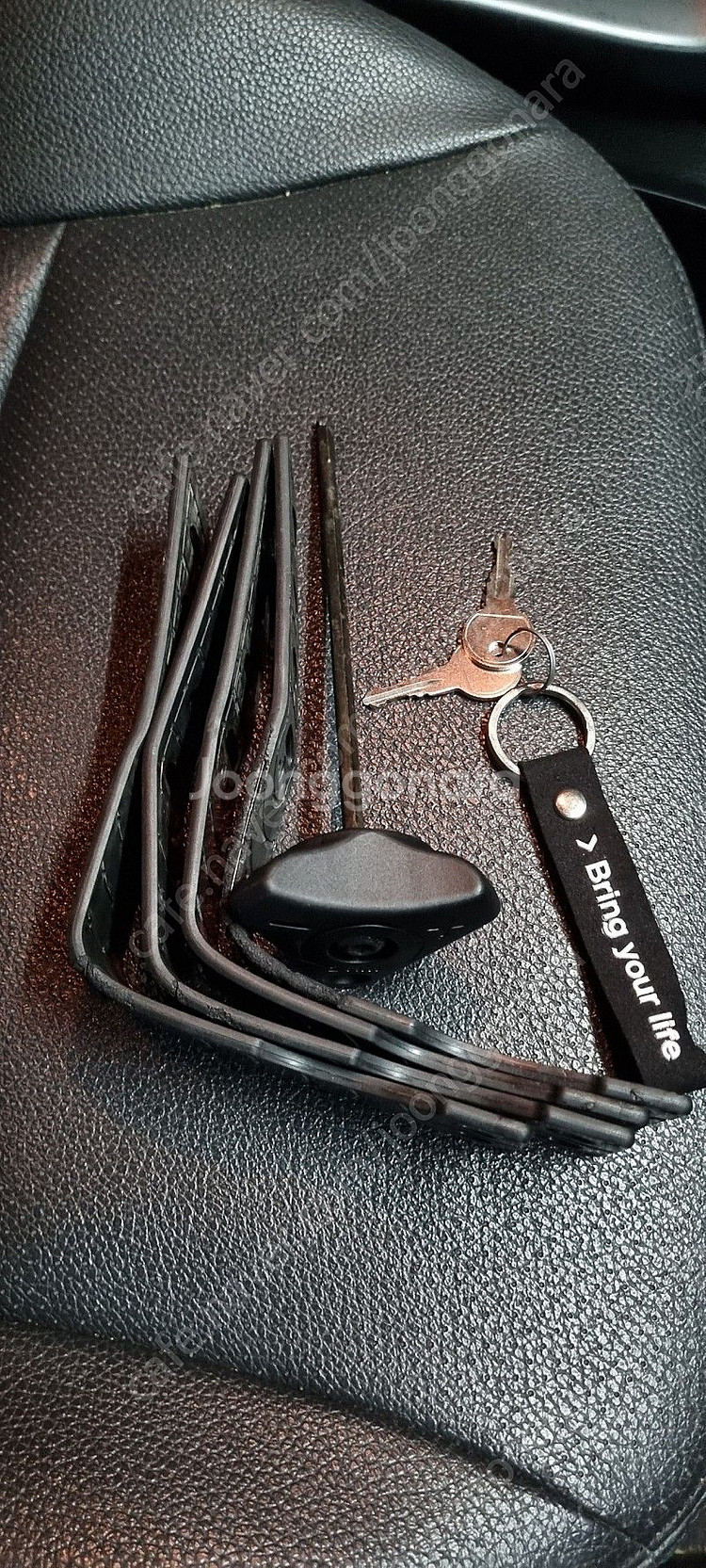 툴레 저상가로바 윙바 엣지 팝니다.--3