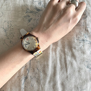 (가격내림) 새상품 영국 올라카일리 손목 시계