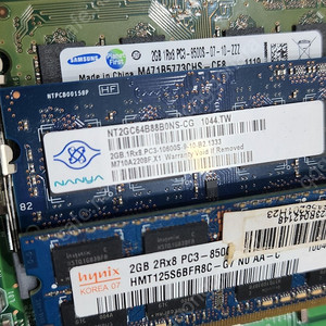DDR3(PC3) 10600S 8500 2기가 메모리 3 개. 노트북용