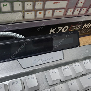 커세어 K70 RGB MK.2 SE 은축 키보드 + 키보드 HUD 판매합니다.