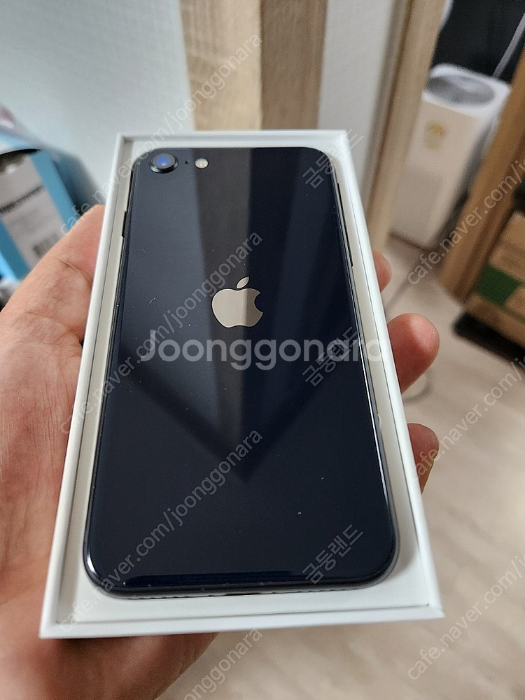 아이폰 SE3 미드나이트 128GB 팝니다.--1