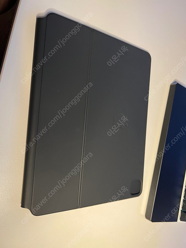아이패드 12.9 매직키보드 블랙 팝니다--2