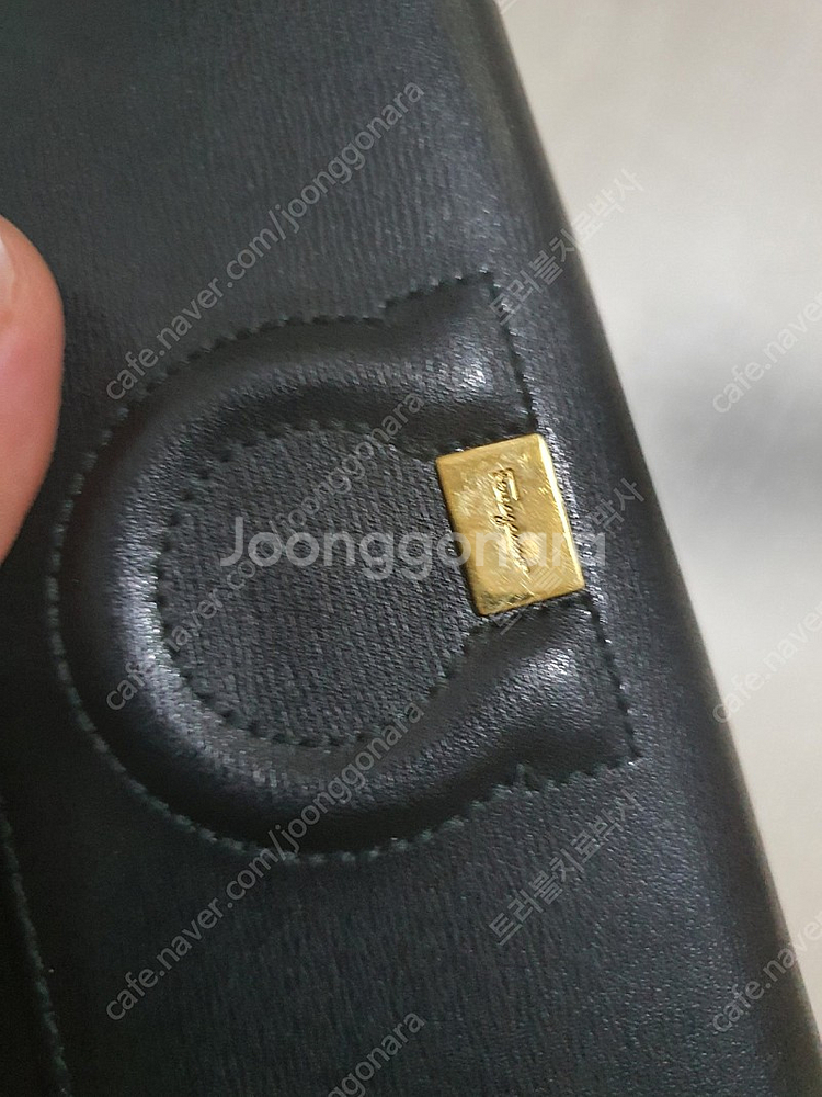 정품 페라가모 간치니 여성 장지갑--1