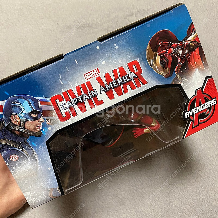 CJ CGV 마블 시빌원 개봉기념 캡티아메리카 아이언맨 피규어--1