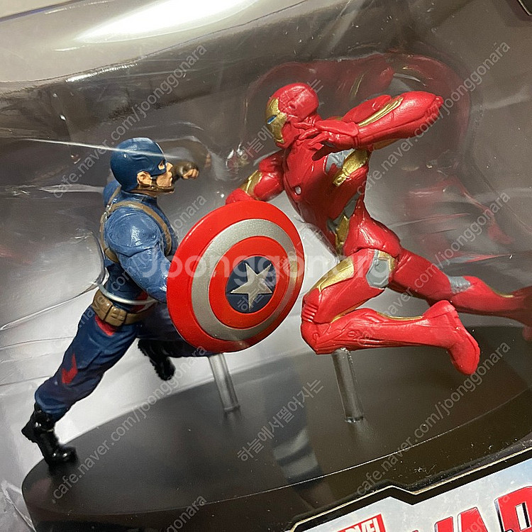 CJ CGV 마블 시빌원 개봉기념 캡티아메리카 아이언맨 피규어--3