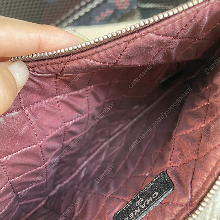 샤넬 클러치 미듐 19번대--4