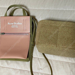 아크네스튜디오 베이커백 핑크 스몰 팝니다