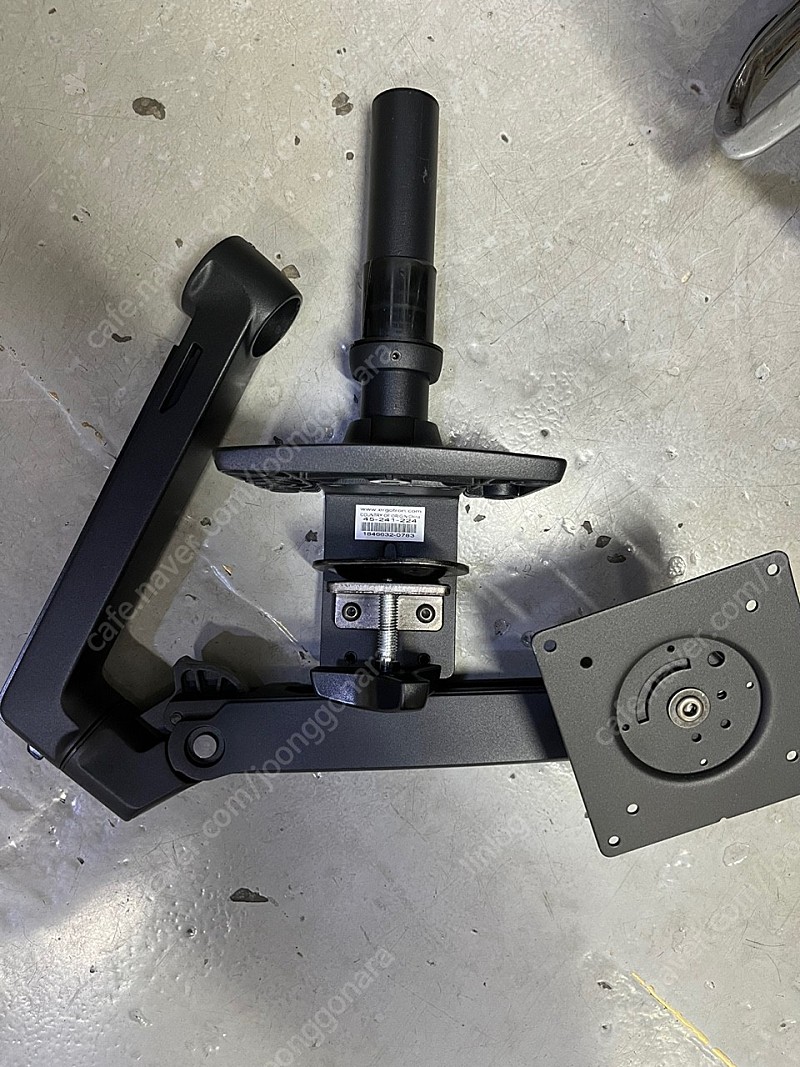 어고트론 모니터암 LX 블랙 (45-241-224) 싱글 모니터 거치대 판매합니다. | 중고나라 - 안심되는 중고거래