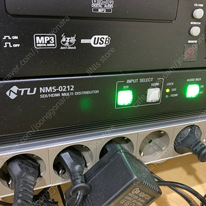 NTU-0212 (분배기) 택포 40 팝니다. SDI 신호와 HDMI 신호 입력(2채널) / SDI 8채널, HDMI 4채널 출력 및 오디오 입 출력 가능합니다. 창원직거래 및 택