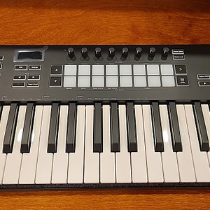 9월에산 Novation Launchkey 37 mk3 37건반 마스터키보드 노베이션 런치키 마크3