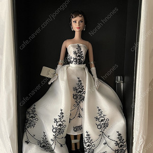 Audrey Hepburn Sabrina Barbie 2013 사브리나 실크스톤