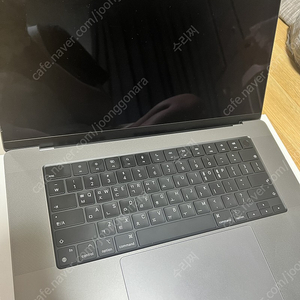 맥북프로 M1 16인치 기본형 22년형 풀박 16gb RAM / 512gb SSD 팝니다