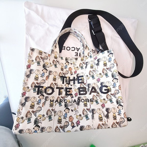 마크제이콥스 더토드백(The Tote bag) 스누피 가방