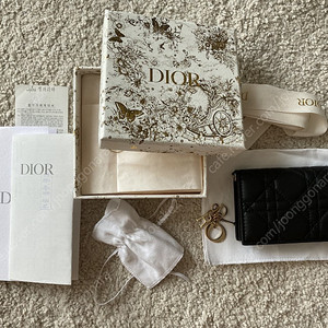 디올(DIOR) 레이디디올 플랩카드지갑