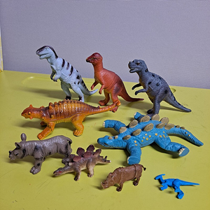 공룡 장난감 9개