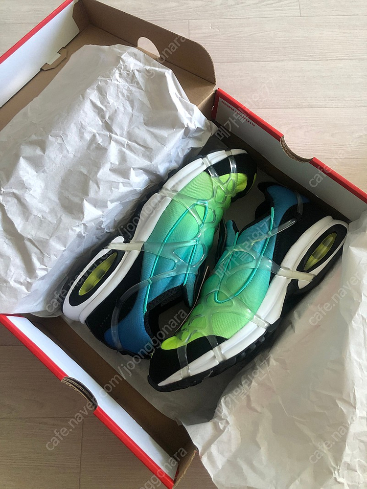 나이키 에어쿠키니 오로라그린 270 새상품 판매합니다.--1