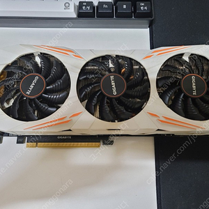 GIGABYTE 지포스 GTX1080 Ti Gaming D5X 11GB 팝니다.